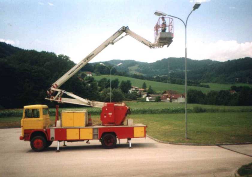 Reinigung der Stra�enbeleuchtung, div Montagen